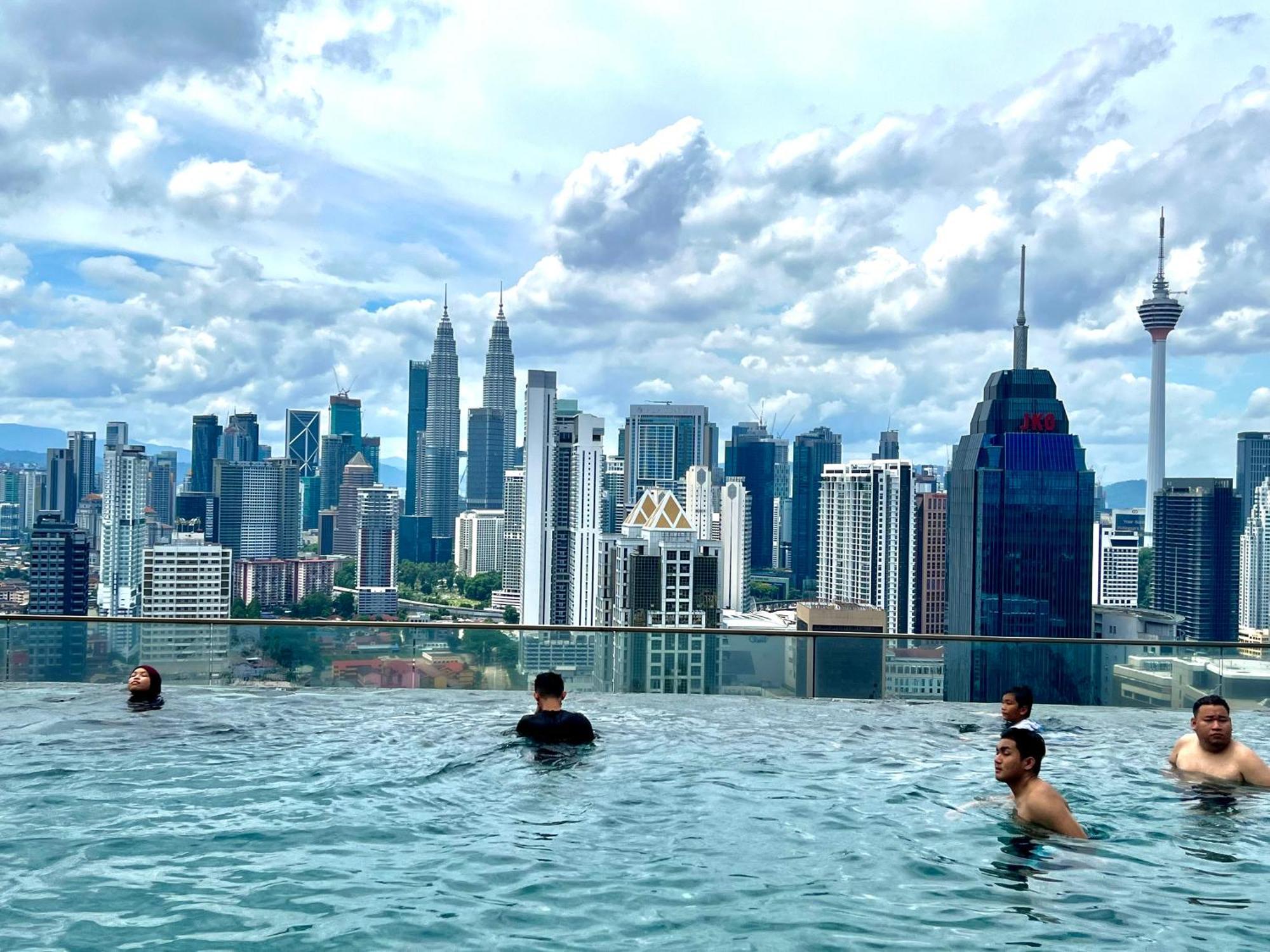 Regalia Service Suites Klcc Skypool Kuala Lumpur Exterior photo