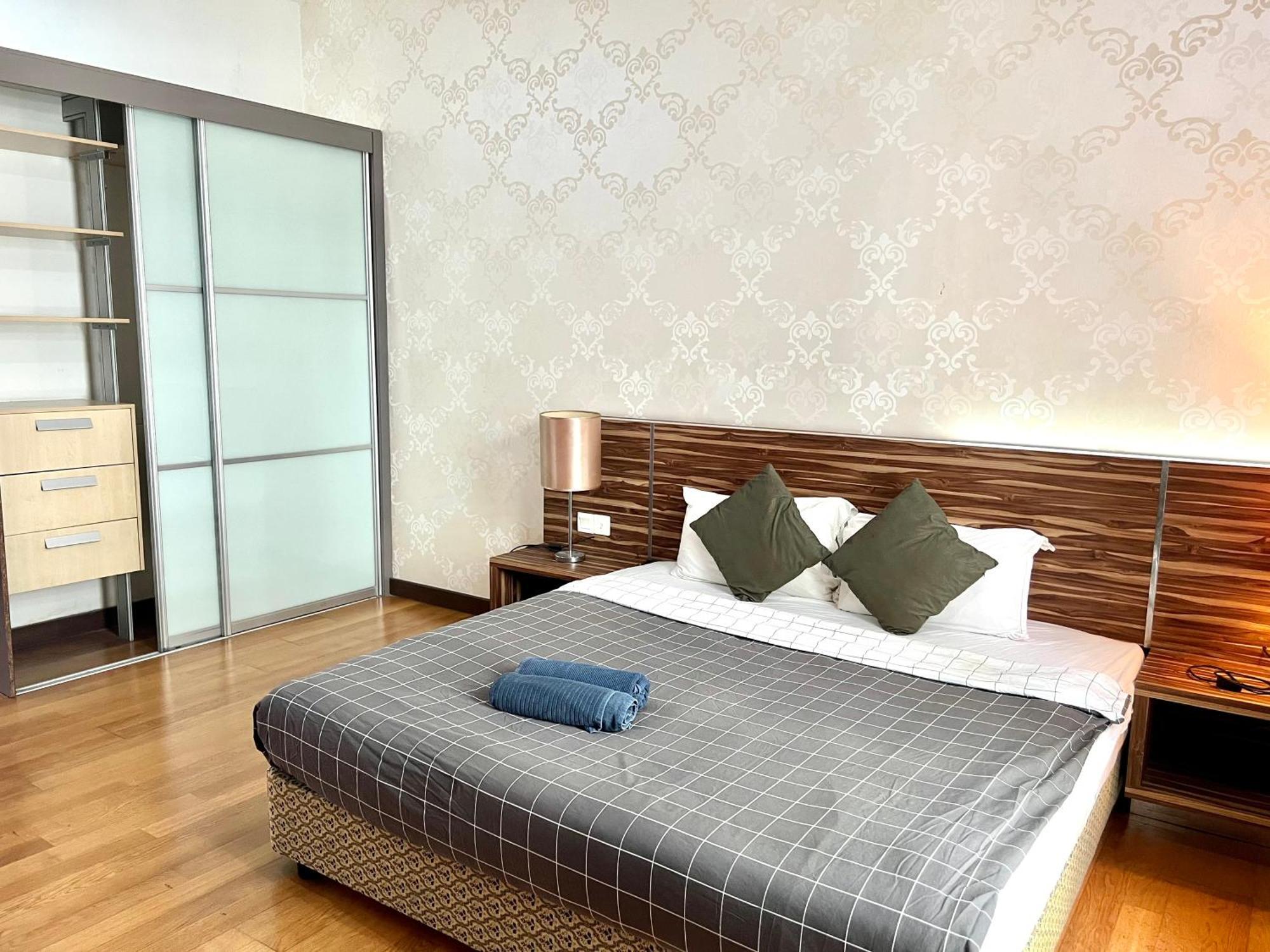 Regalia Service Suites Klcc Skypool Kuala Lumpur Room photo